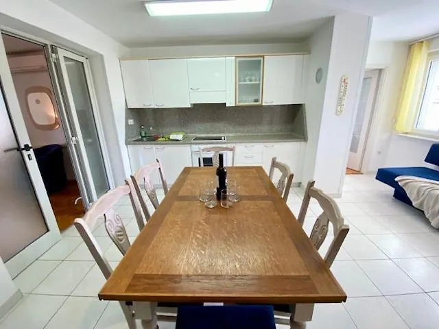 Big First Floor Apartment Near Arena And Centre Pula
