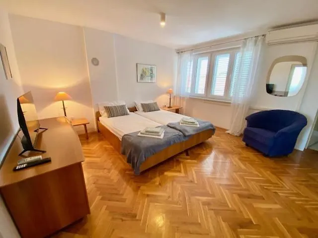 Big First Floor Apartment Near Arena And Centre Pula