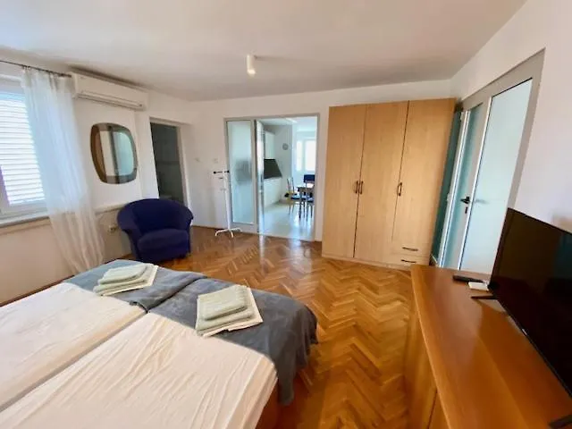 Big First Floor Apartment Near Arena And Centre Pula